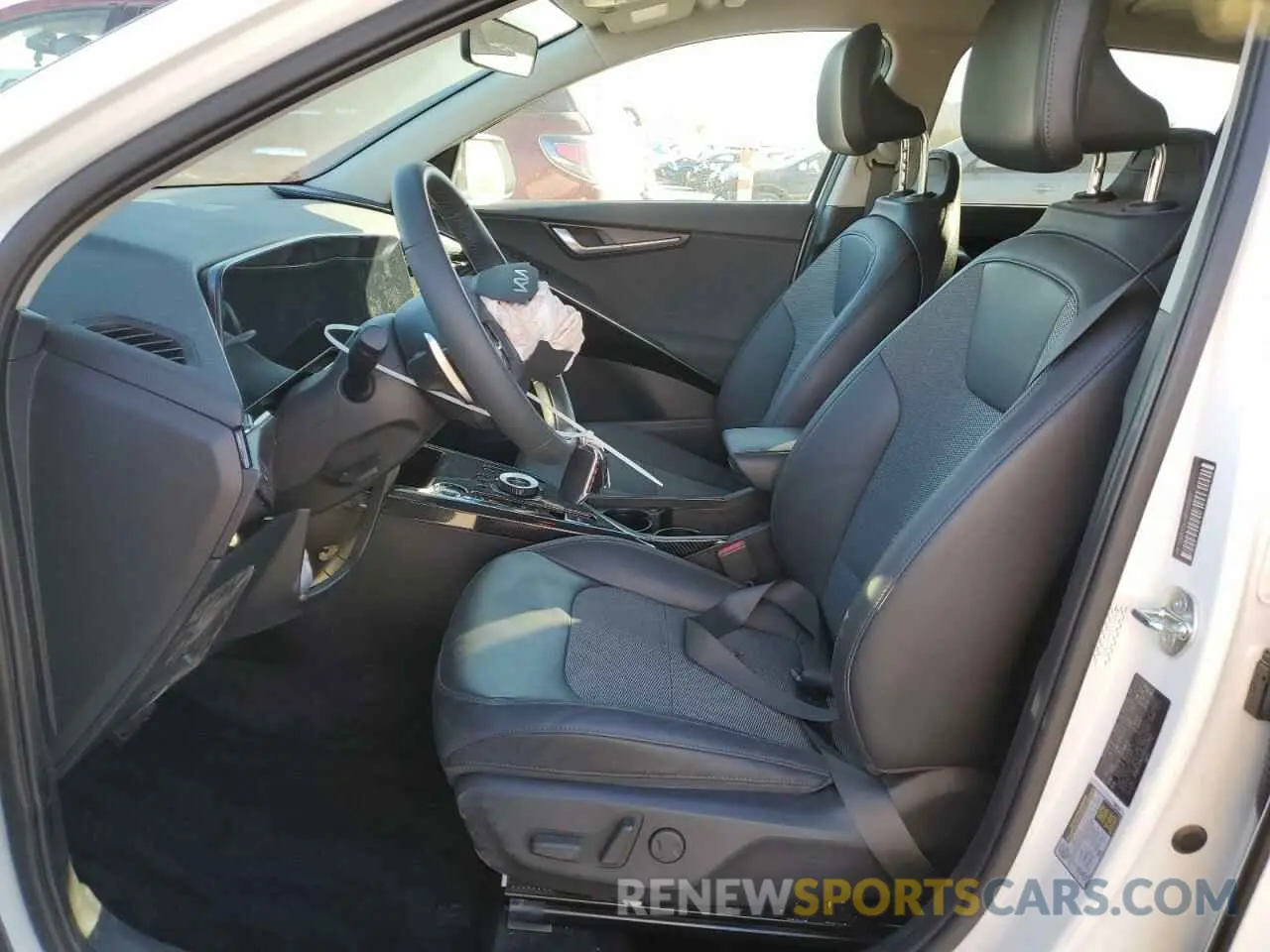 7 Photograph of a damaged car KNDCS3LF6P5113912 KIA NIRO 2023