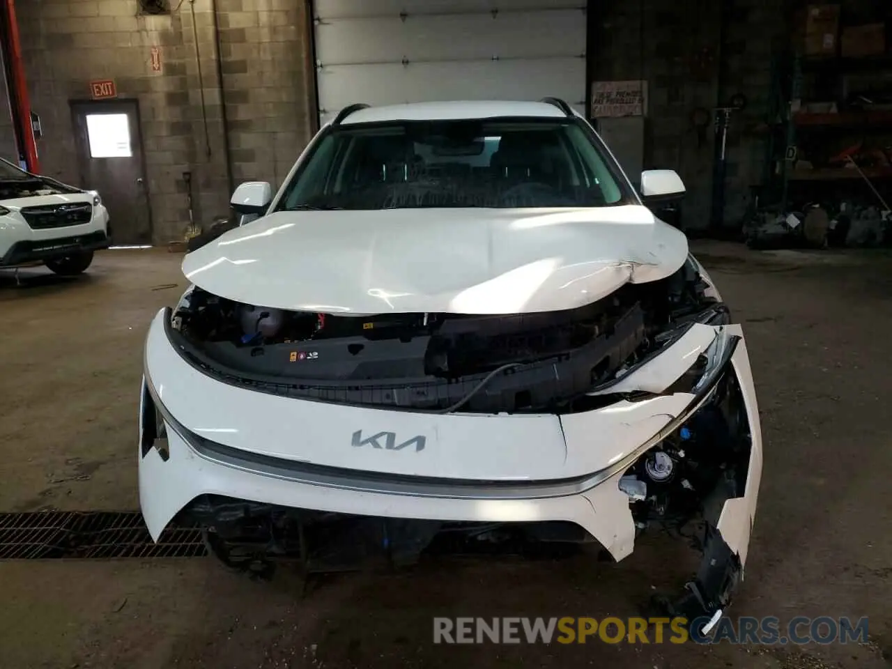 5 Photograph of a damaged car KNDCS3LF7P5113109 KIA NIRO 2023