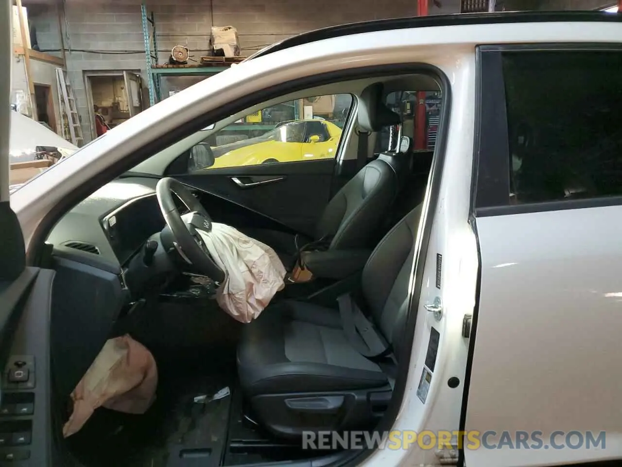 7 Photograph of a damaged car KNDCS3LF7P5113109 KIA NIRO 2023