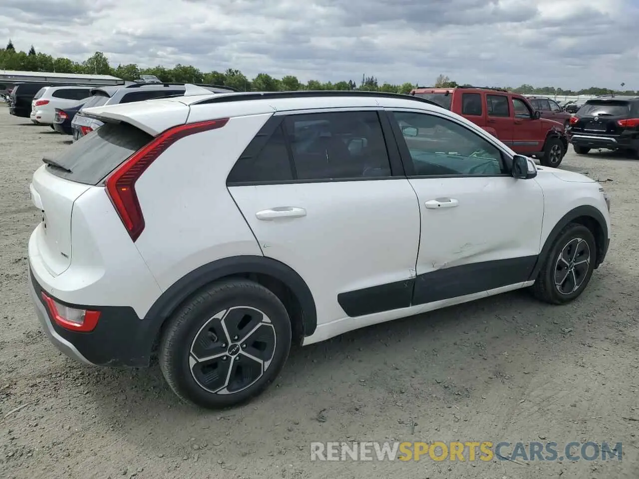 3 Photograph of a damaged car KNDCS3LFXP5054752 KIA NIRO 2023
