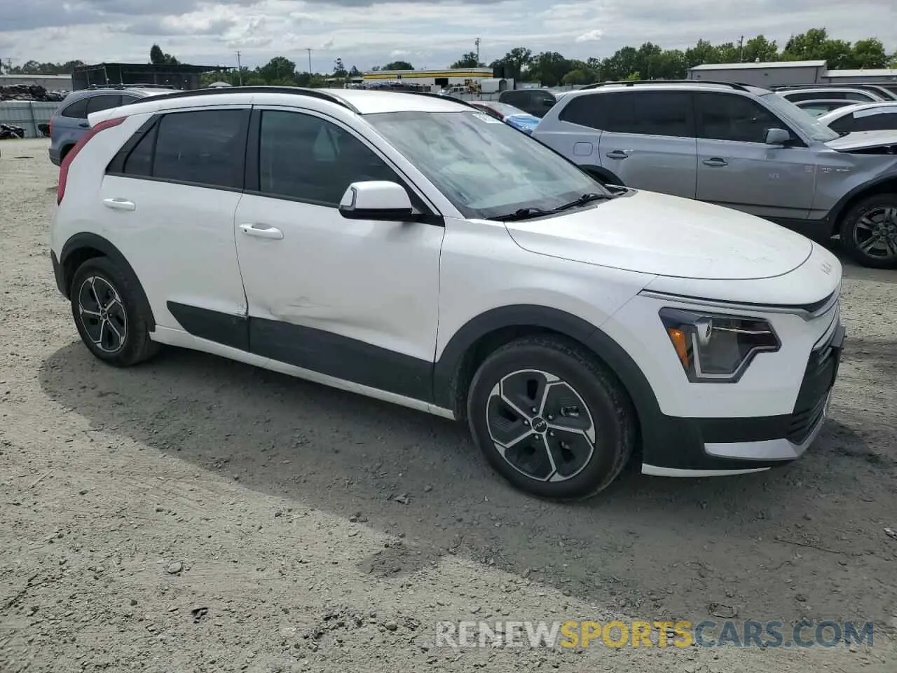 4 Photograph of a damaged car KNDCS3LFXP5054752 KIA NIRO 2023
