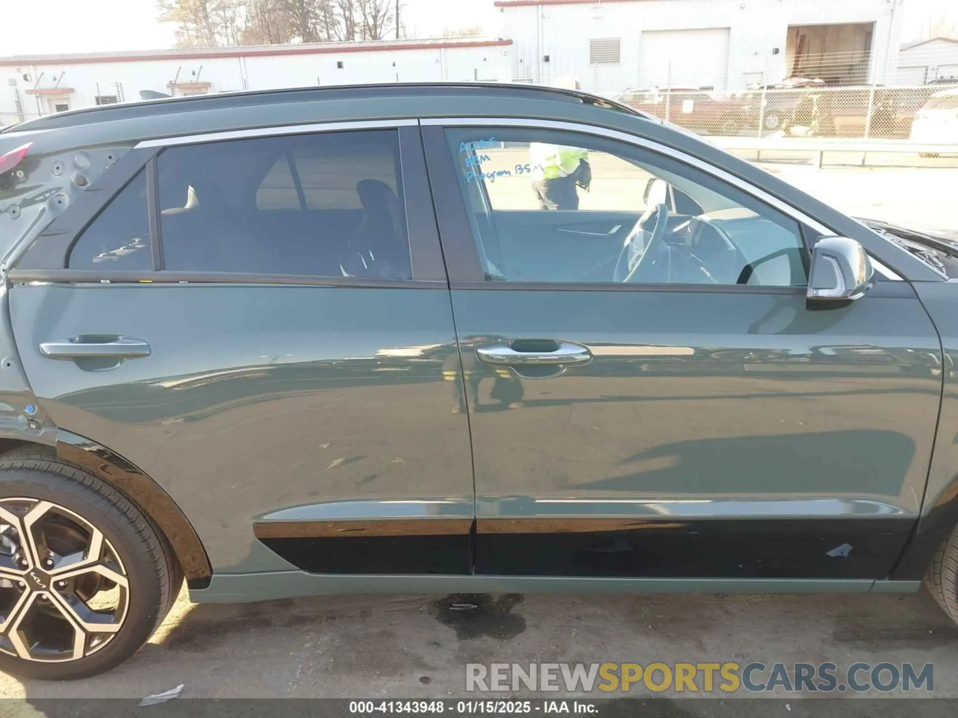 13 Photograph of a damaged car KNDCT3LE2P5039313 KIA NIRO 2023