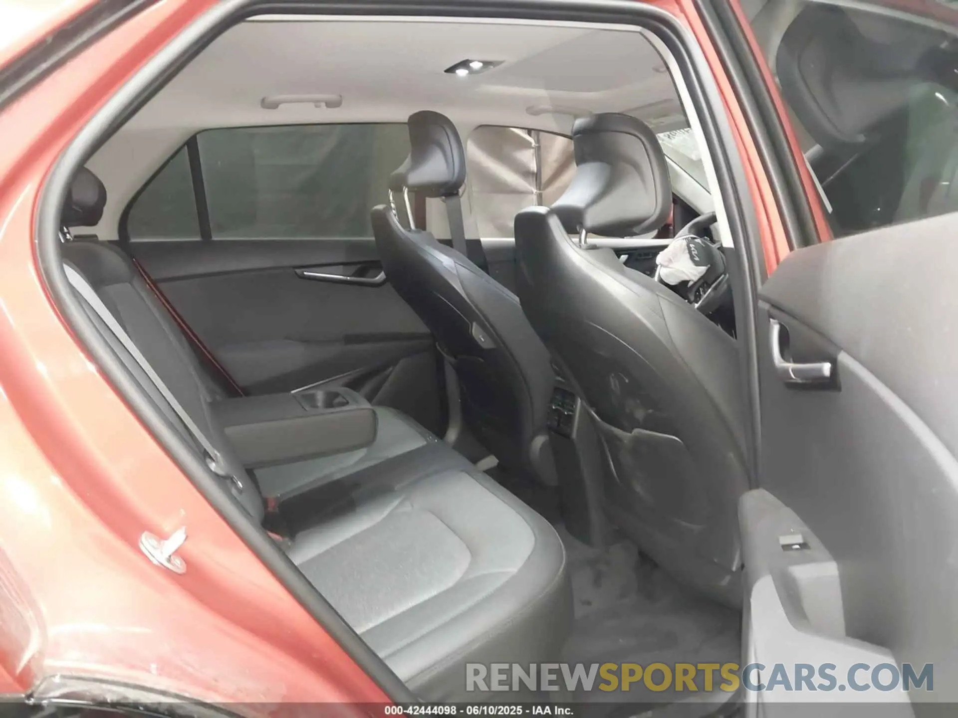 8 Photograph of a damaged car KNDCT3LE9P5059378 KIA NIRO 2023