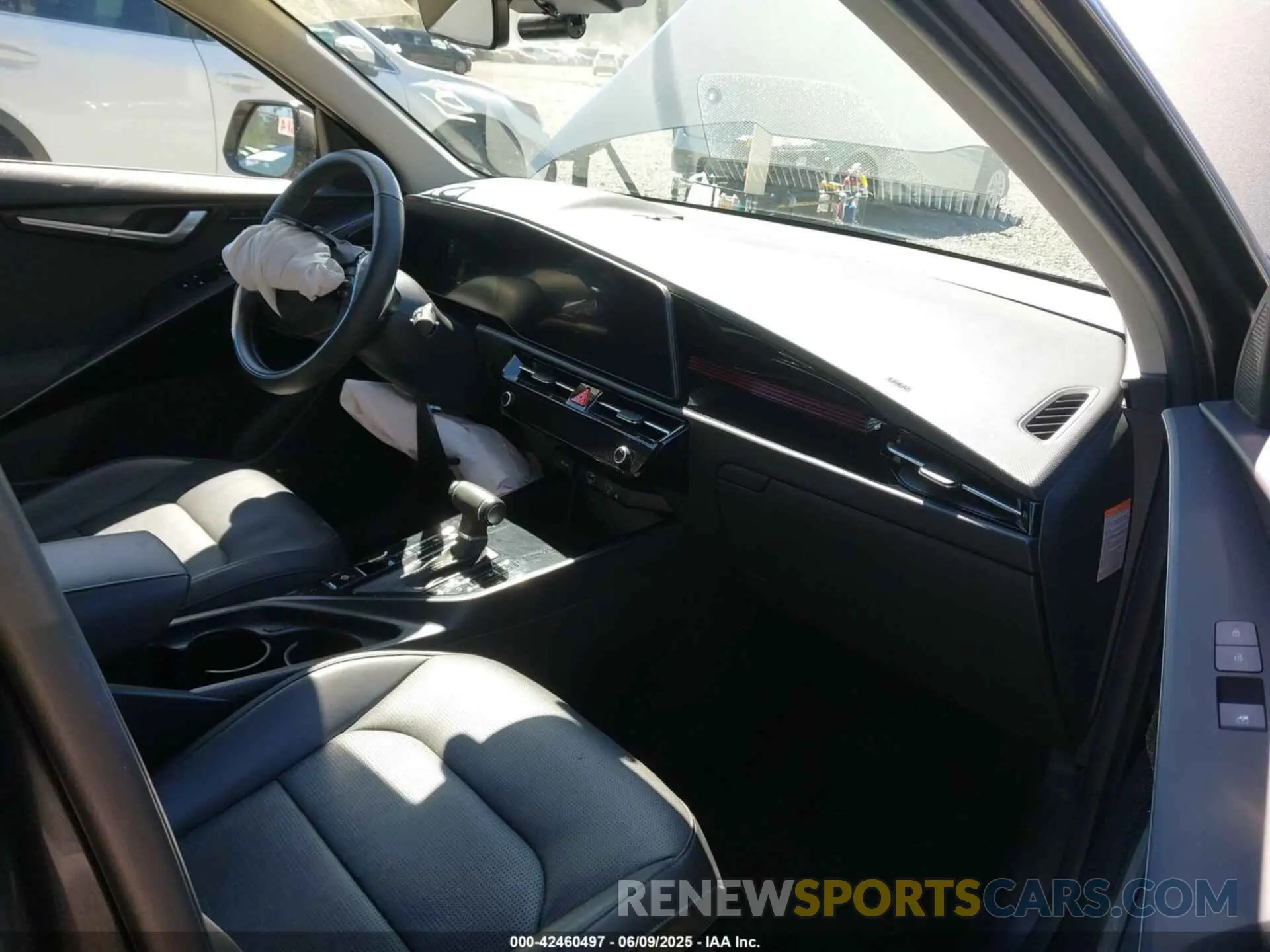 5 Photograph of a damaged car KNDCT3LEXP5084872 KIA NIRO 2023