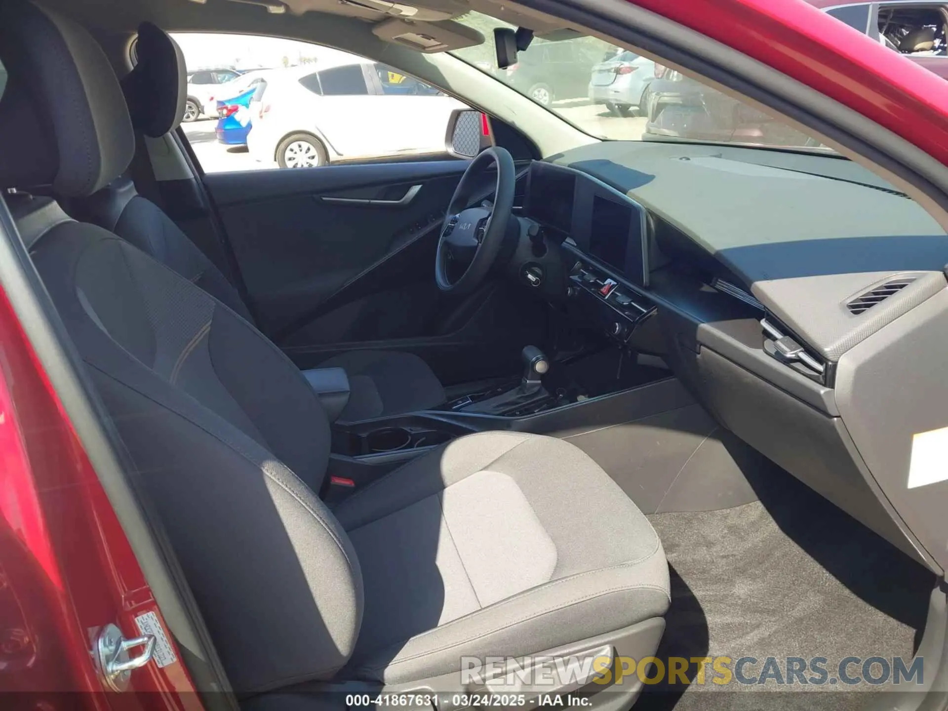 5 Photograph of a damaged car KNDCP3LE0R5131723 KIA NIRO 2024