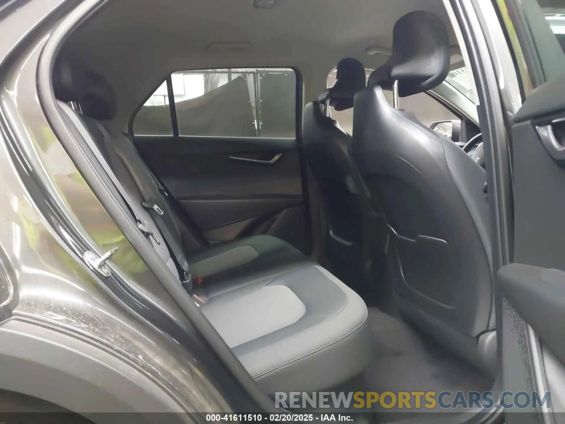 8 Photograph of a damaged car KNDCP3LE0R5189752 KIA NIRO 2024