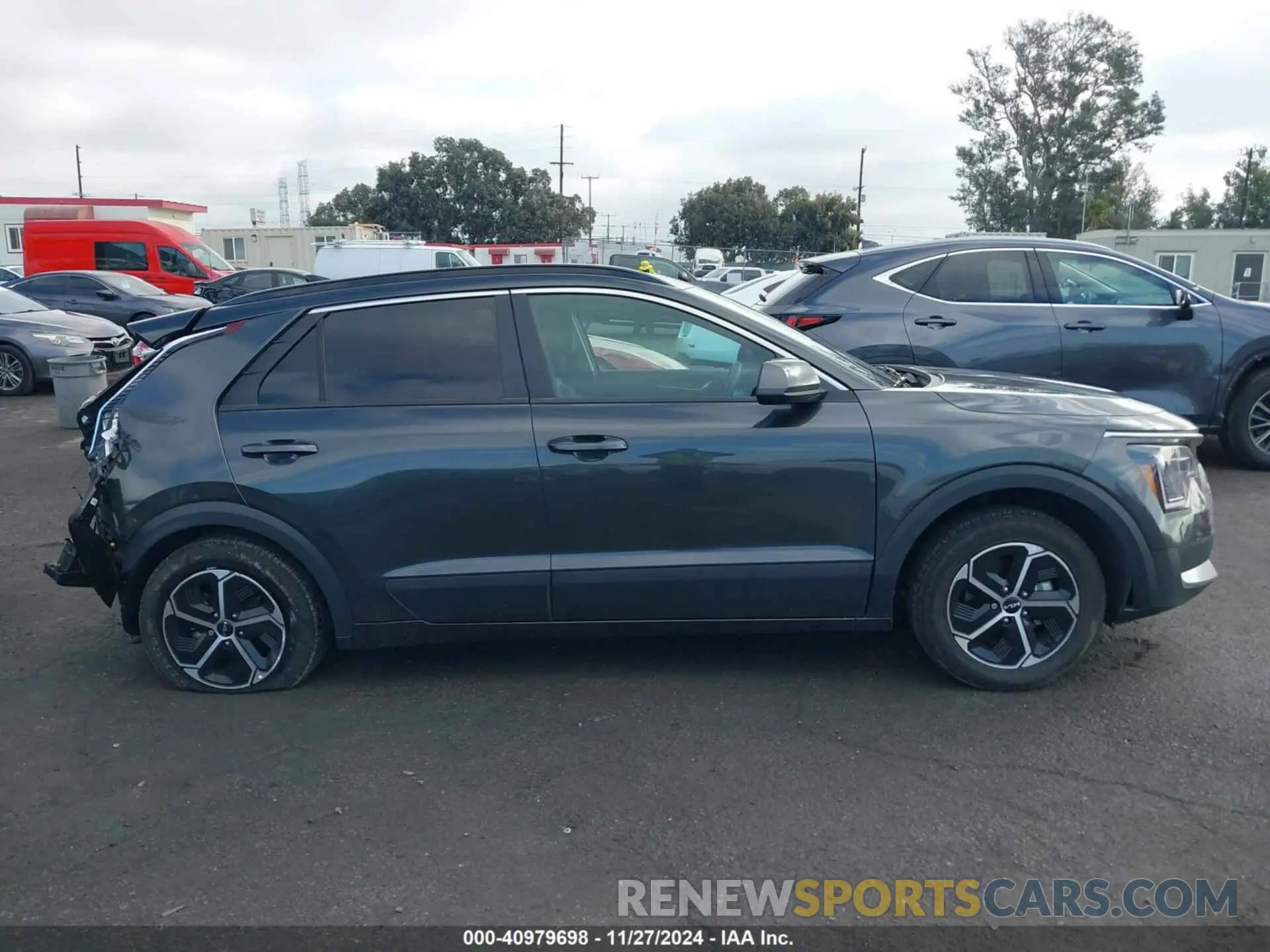 14 Photograph of a damaged car KNDCP3LE4R5121941 KIA NIRO 2024