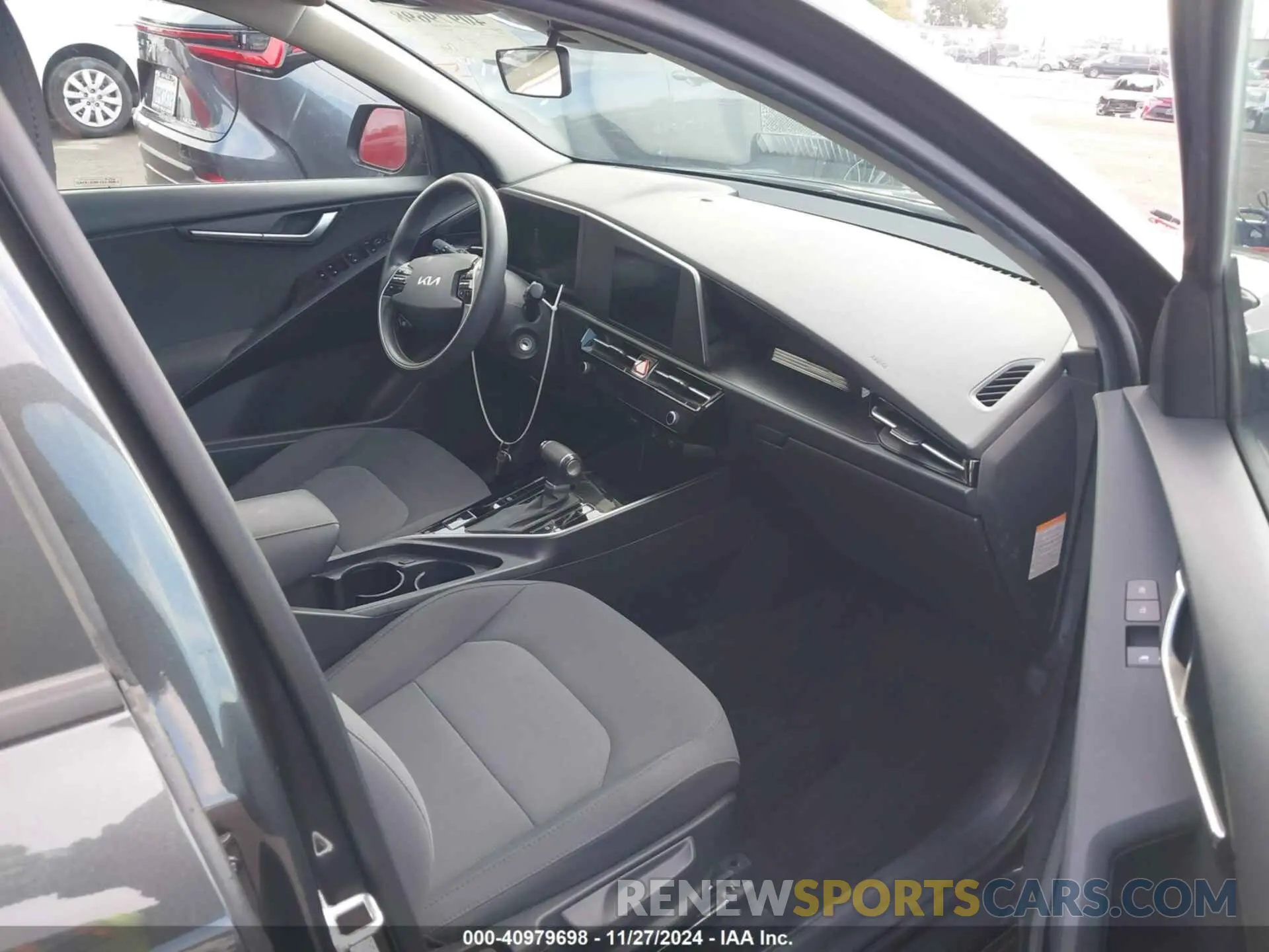 5 Photograph of a damaged car KNDCP3LE4R5121941 KIA NIRO 2024