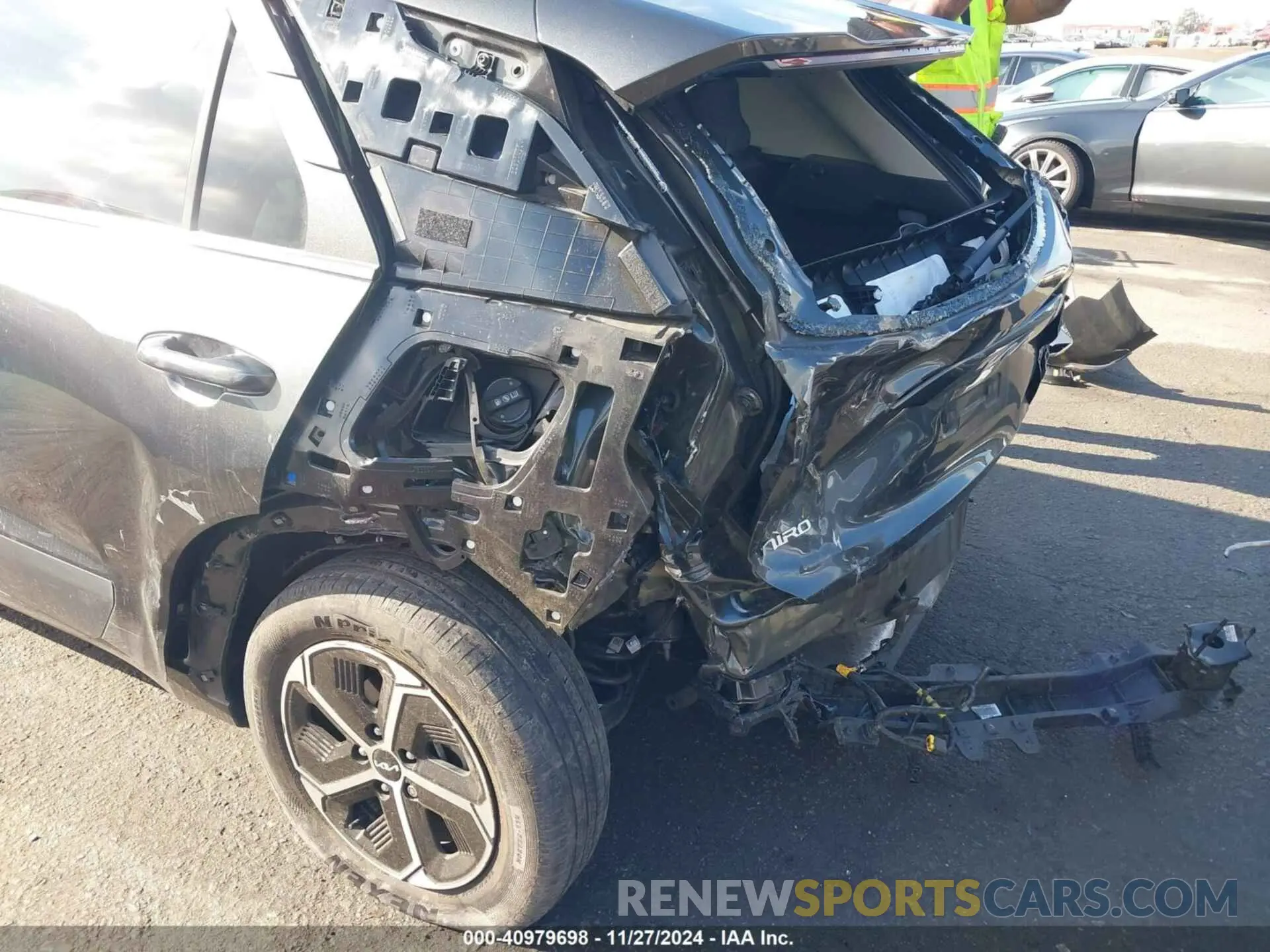 6 Photograph of a damaged car KNDCP3LE4R5121941 KIA NIRO 2024
