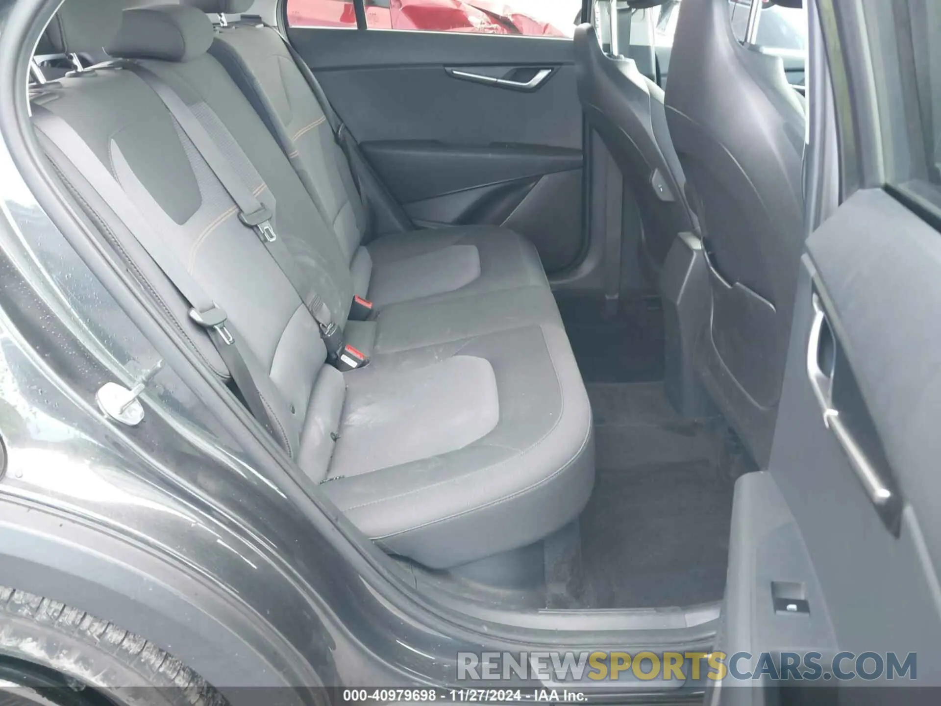 8 Photograph of a damaged car KNDCP3LE4R5121941 KIA NIRO 2024