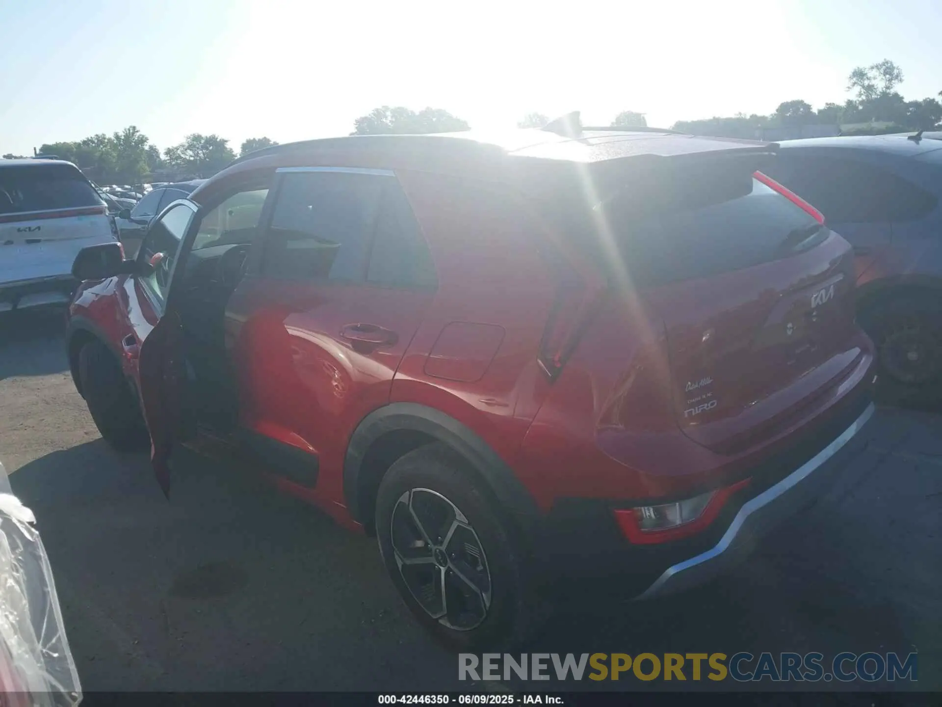 14 Photograph of a damaged car KNDCP3LE4R5152526 KIA NIRO 2024