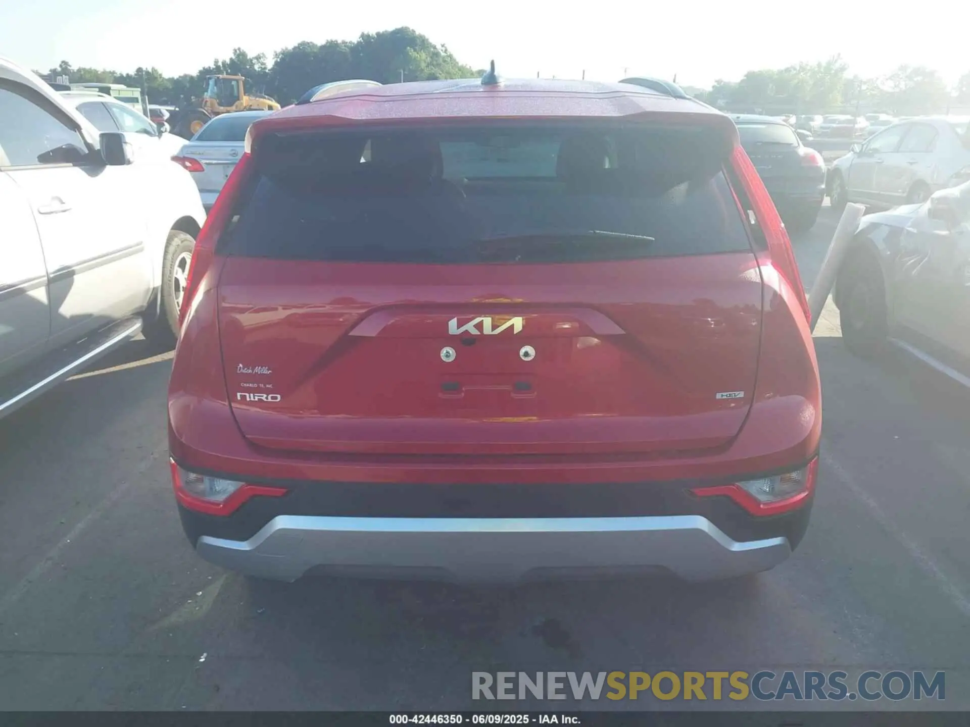 16 Photograph of a damaged car KNDCP3LE4R5152526 KIA NIRO 2024