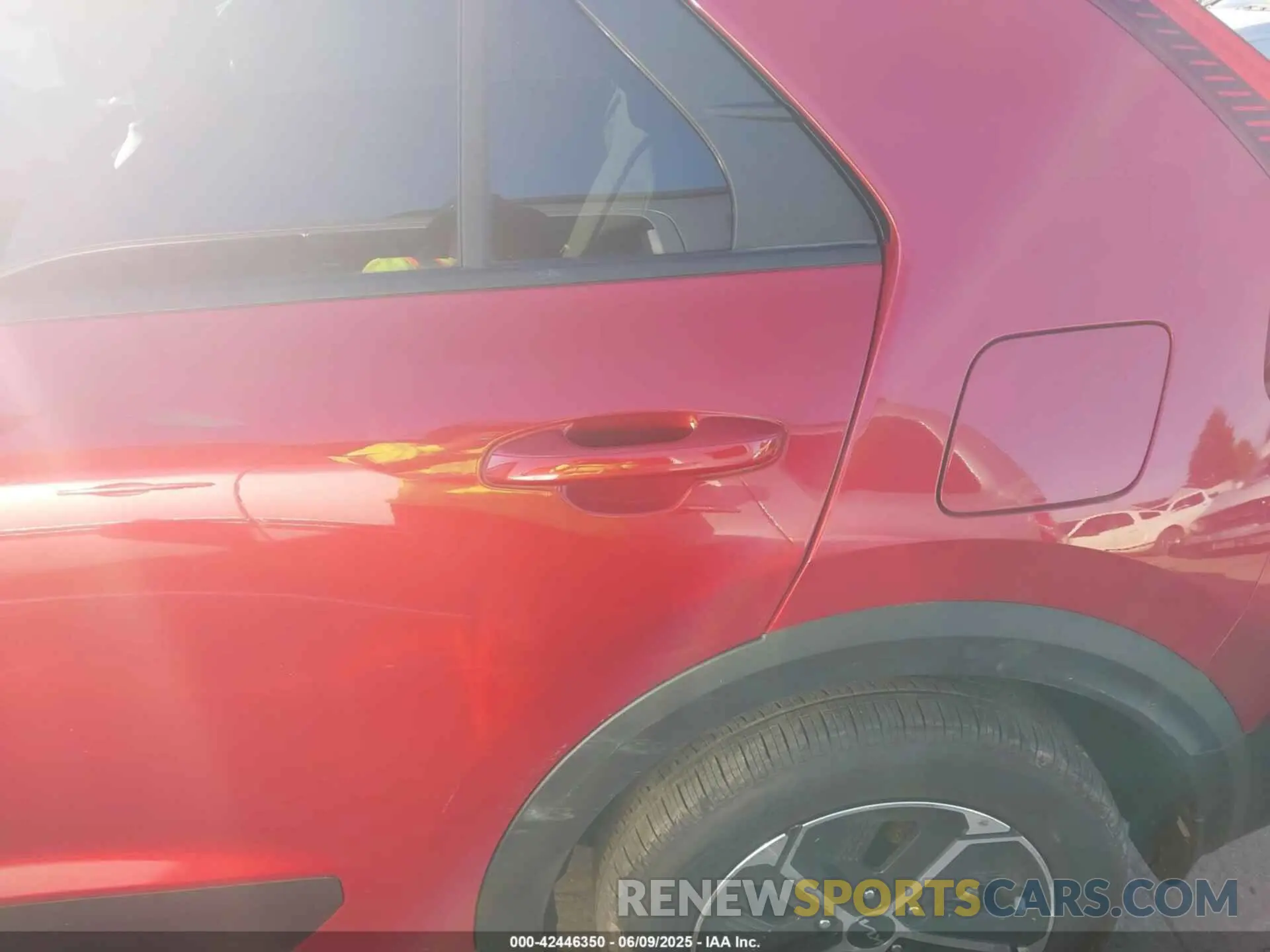 17 Photograph of a damaged car KNDCP3LE4R5152526 KIA NIRO 2024