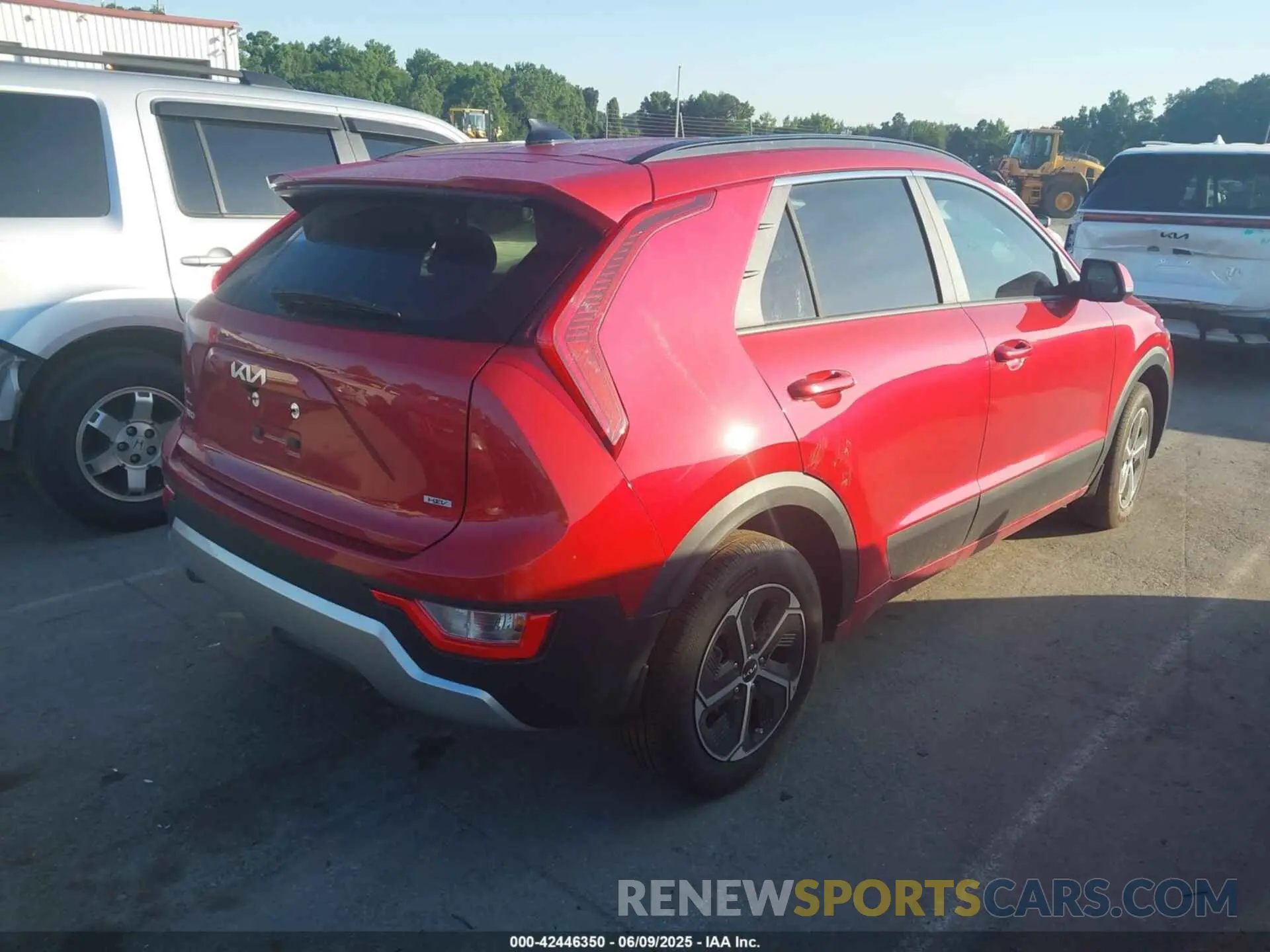 4 Photograph of a damaged car KNDCP3LE4R5152526 KIA NIRO 2024