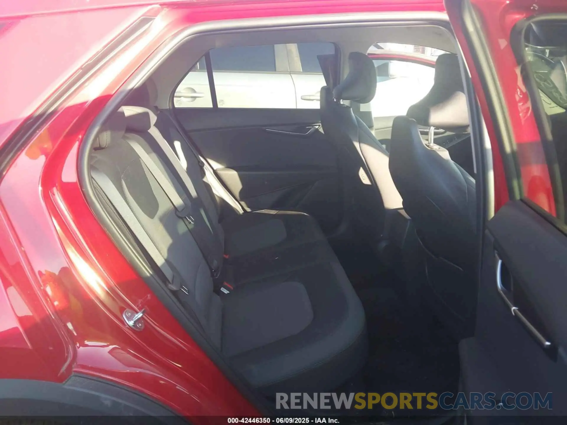 8 Photograph of a damaged car KNDCP3LE4R5152526 KIA NIRO 2024