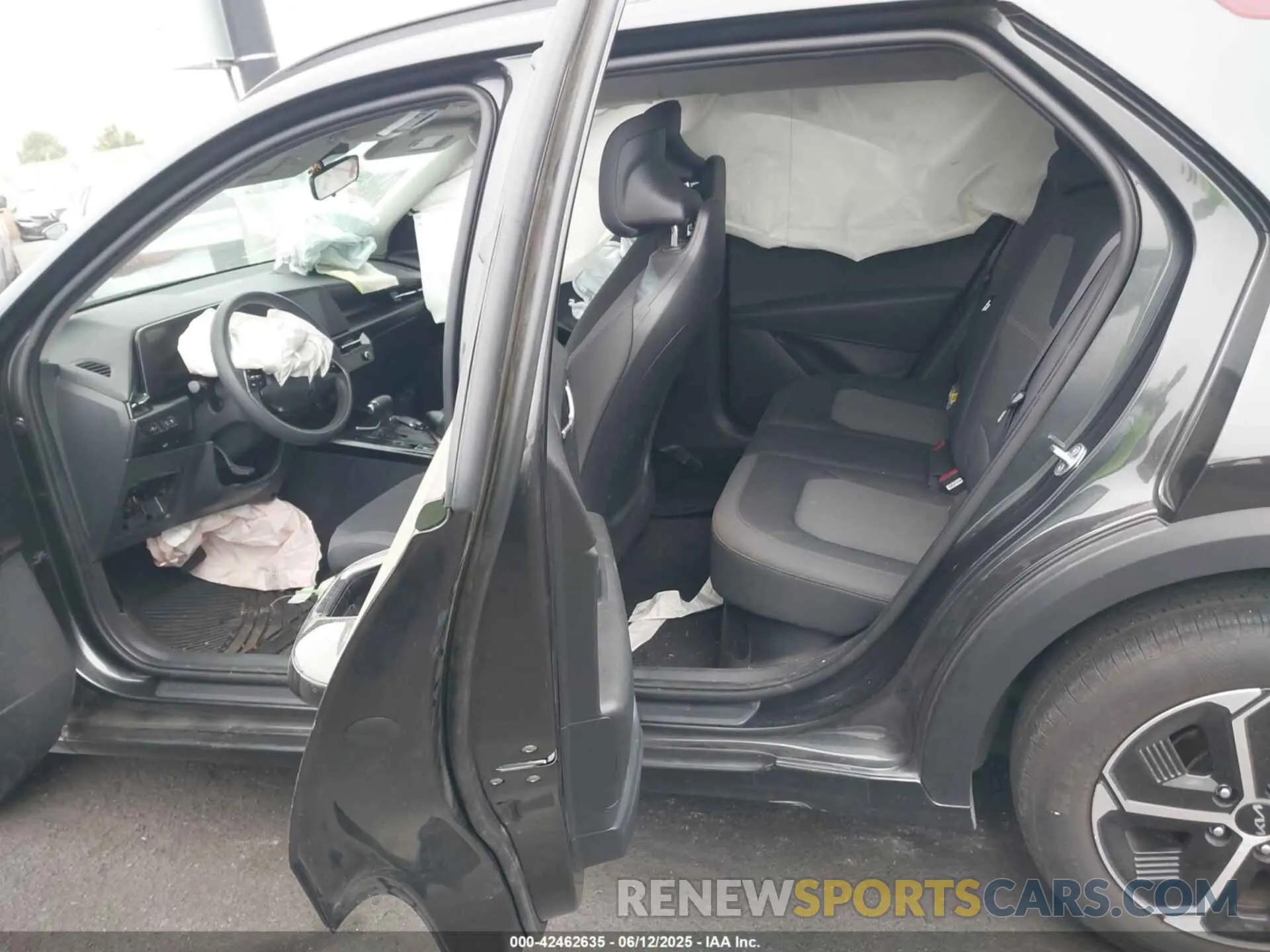 8 Photograph of a damaged car KNDCP3LE4R5179211 KIA NIRO 2024