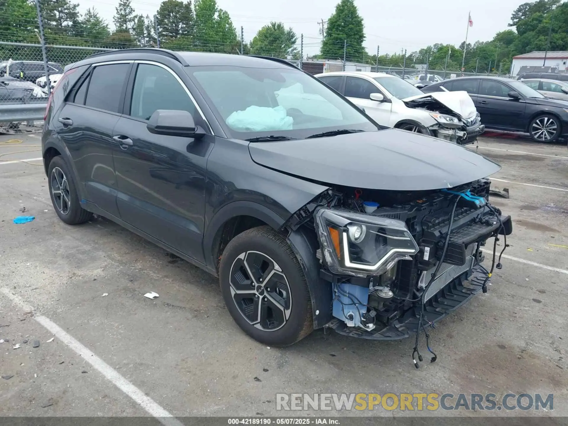 1 Photograph of a damaged car KNDCP3LE6R5174494 KIA NIRO 2024