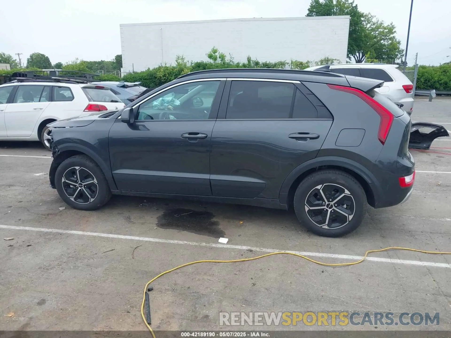 14 Photograph of a damaged car KNDCP3LE6R5174494 KIA NIRO 2024
