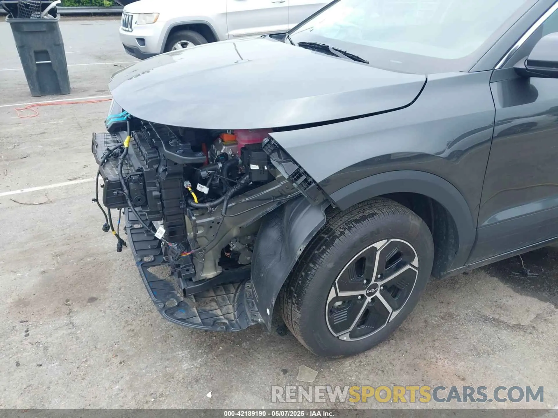 17 Photograph of a damaged car KNDCP3LE6R5174494 KIA NIRO 2024