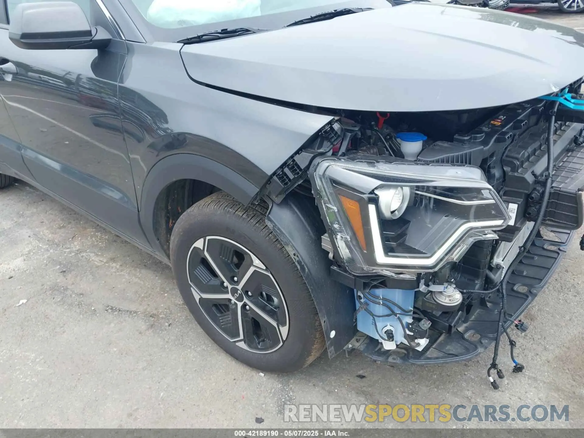 18 Photograph of a damaged car KNDCP3LE6R5174494 KIA NIRO 2024
