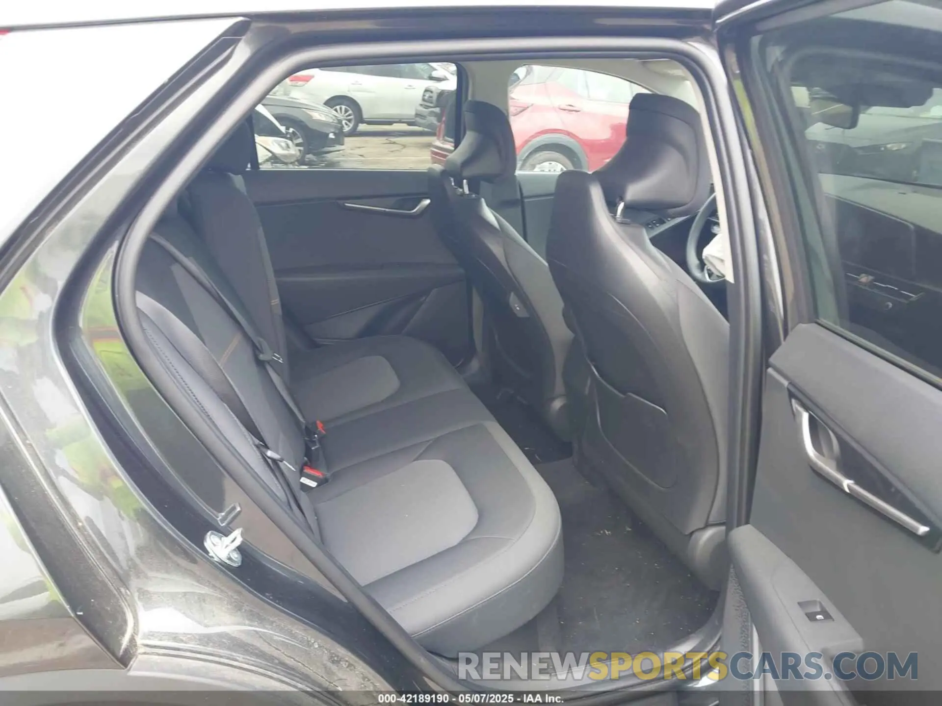 8 Photograph of a damaged car KNDCP3LE6R5174494 KIA NIRO 2024