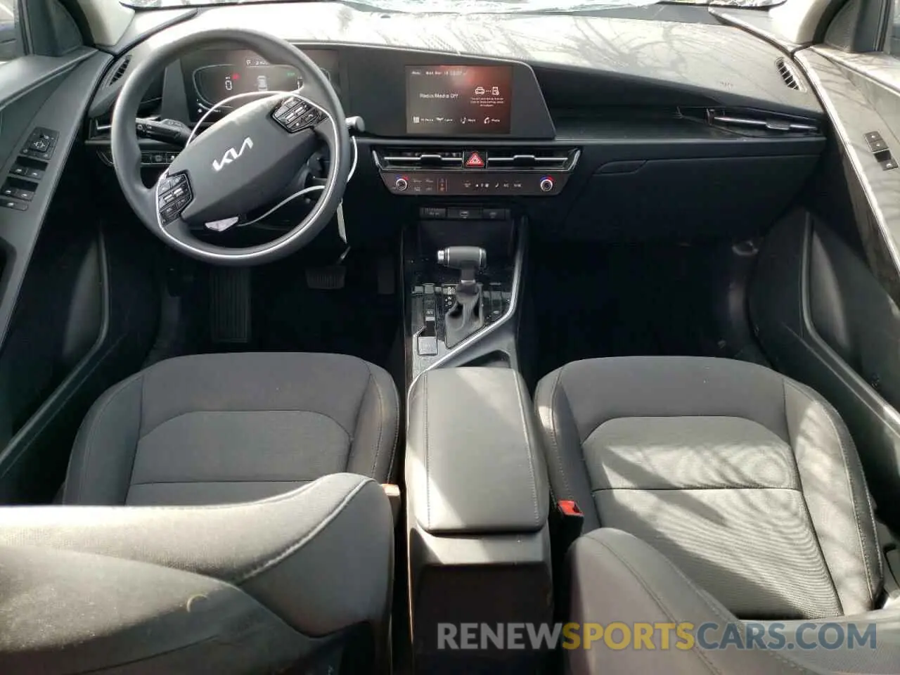 8 Photograph of a damaged car KNDCP3LE8R5179213 KIA NIRO 2024