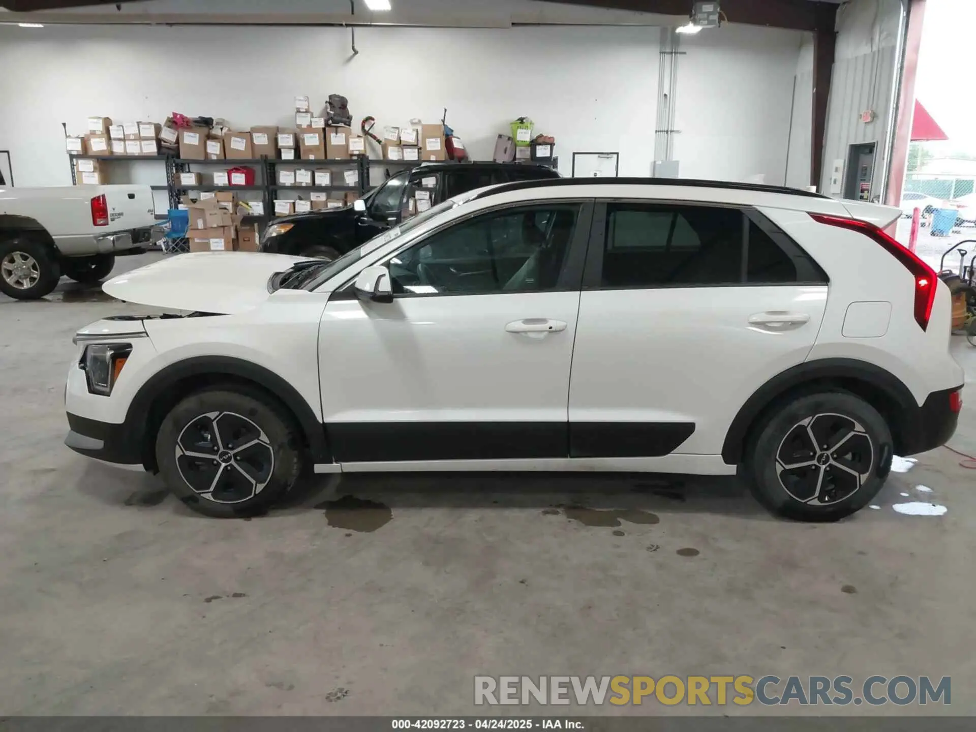 14 Photograph of a damaged car KNDCR3LE0R5121073 KIA NIRO 2024