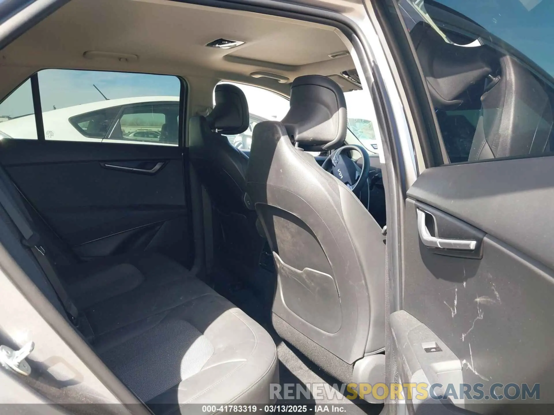 8 Photograph of a damaged car KNDCR3LE0R5142697 KIA NIRO 2024