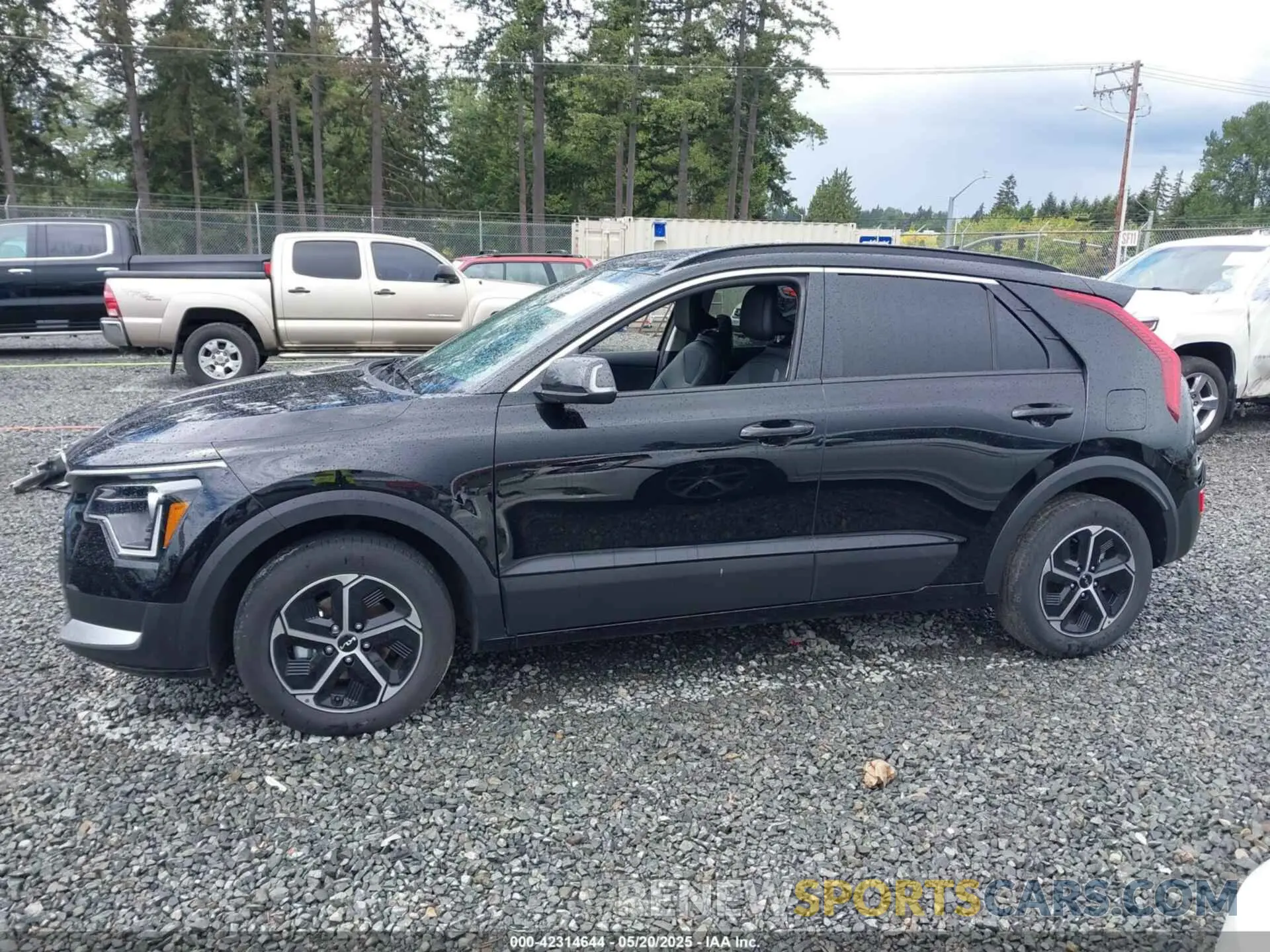 13 Photograph of a damaged car KNDCR3LE0R5144708 KIA NIRO 2024