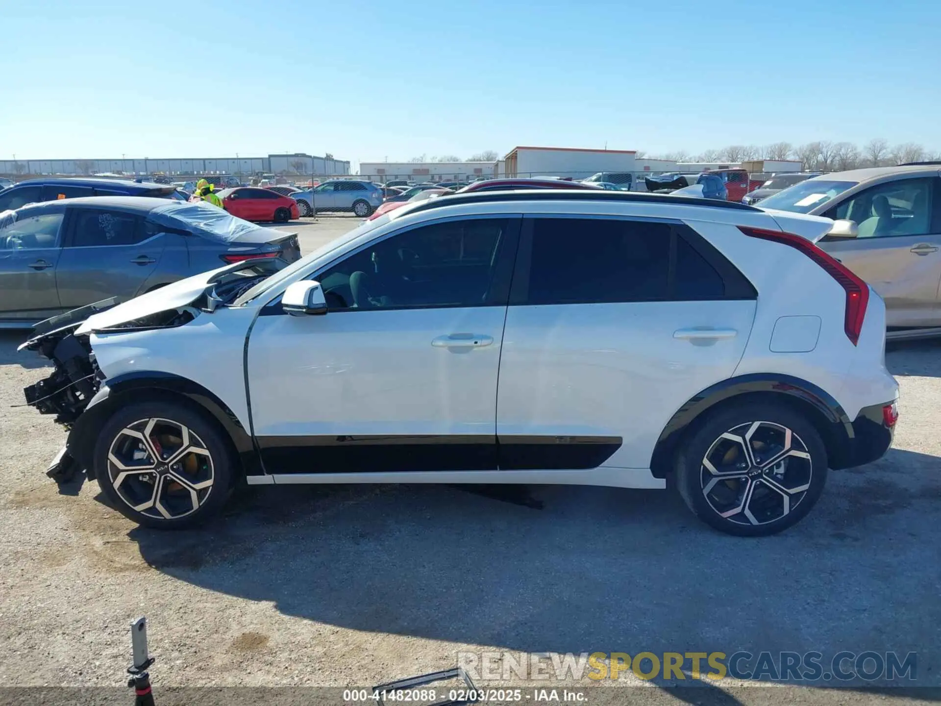 14 Photograph of a damaged car KNDCR3LE0R5146510 KIA NIRO 2024
