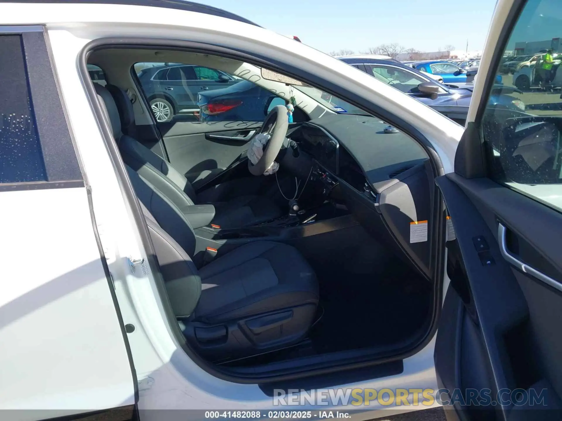 5 Photograph of a damaged car KNDCR3LE0R5146510 KIA NIRO 2024