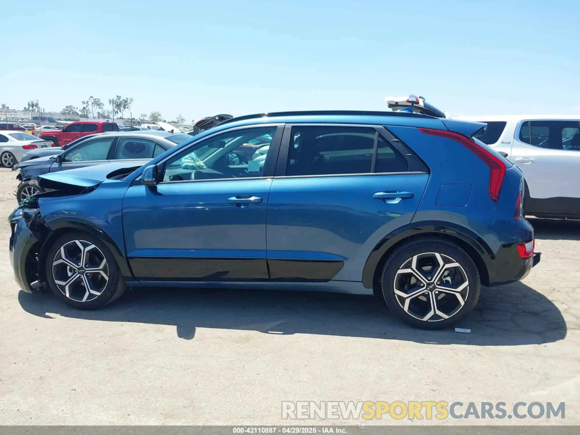 14 Photograph of a damaged car KNDCR3LE0R5192936 KIA NIRO 2024