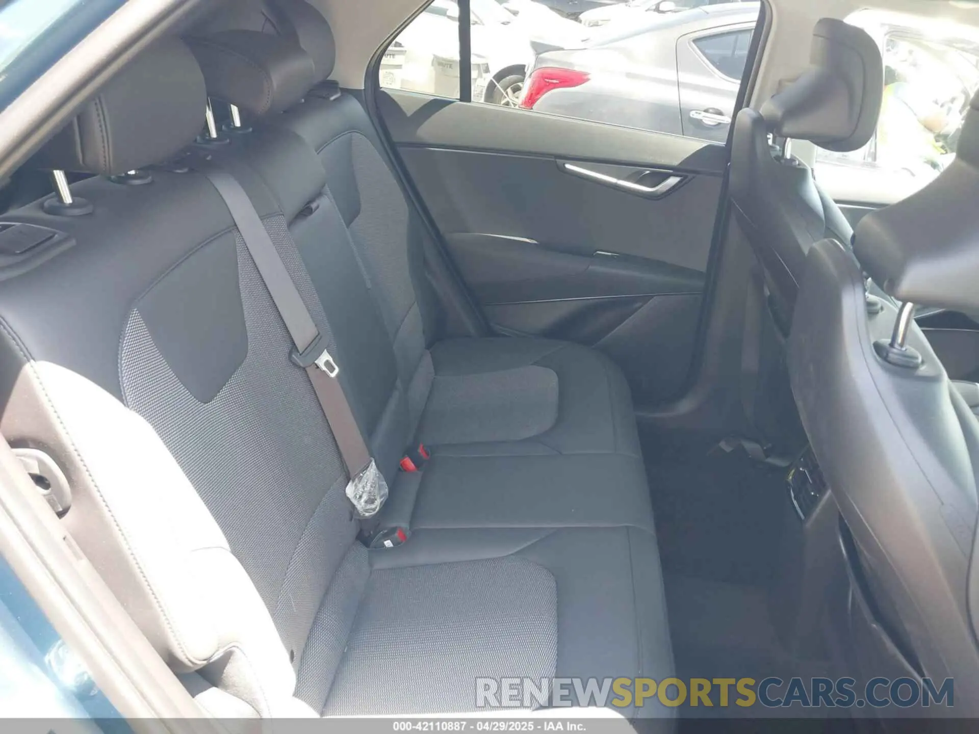 8 Photograph of a damaged car KNDCR3LE0R5192936 KIA NIRO 2024