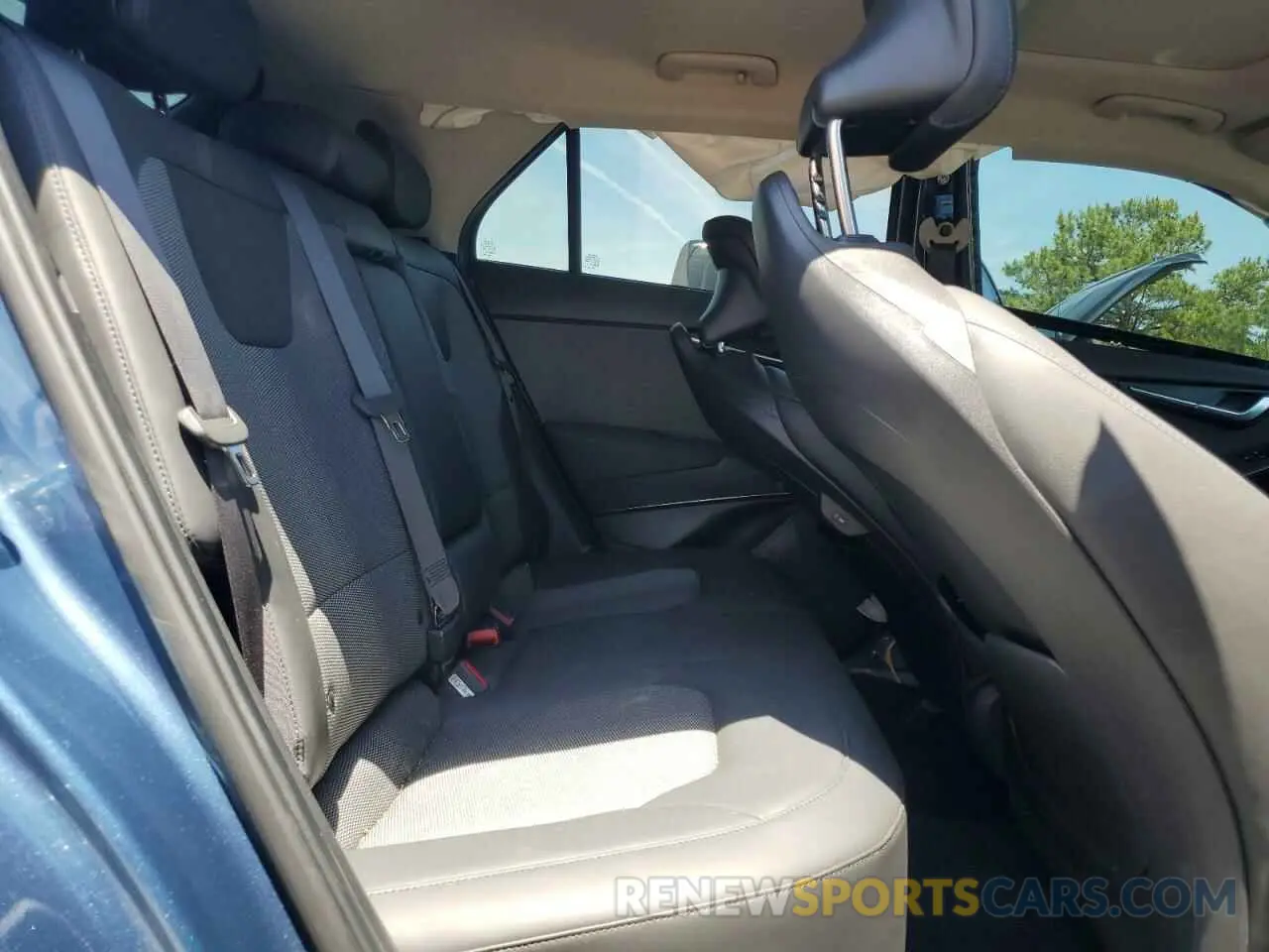11 Photograph of a damaged car KNDCR3LE2R5122080 KIA NIRO 2024
