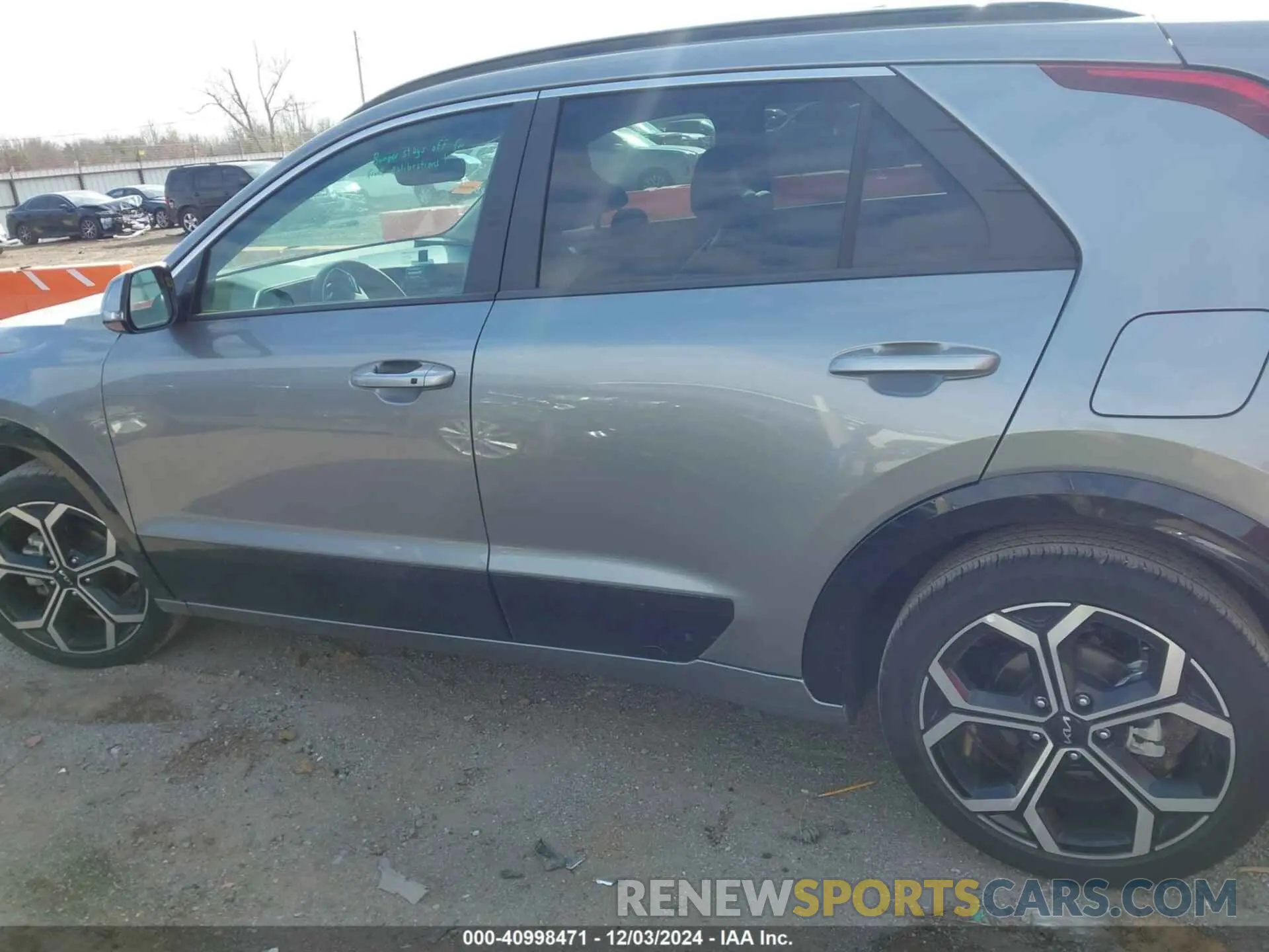 15 Photograph of a damaged car KNDCR3LE2R5173868 KIA NIRO 2024