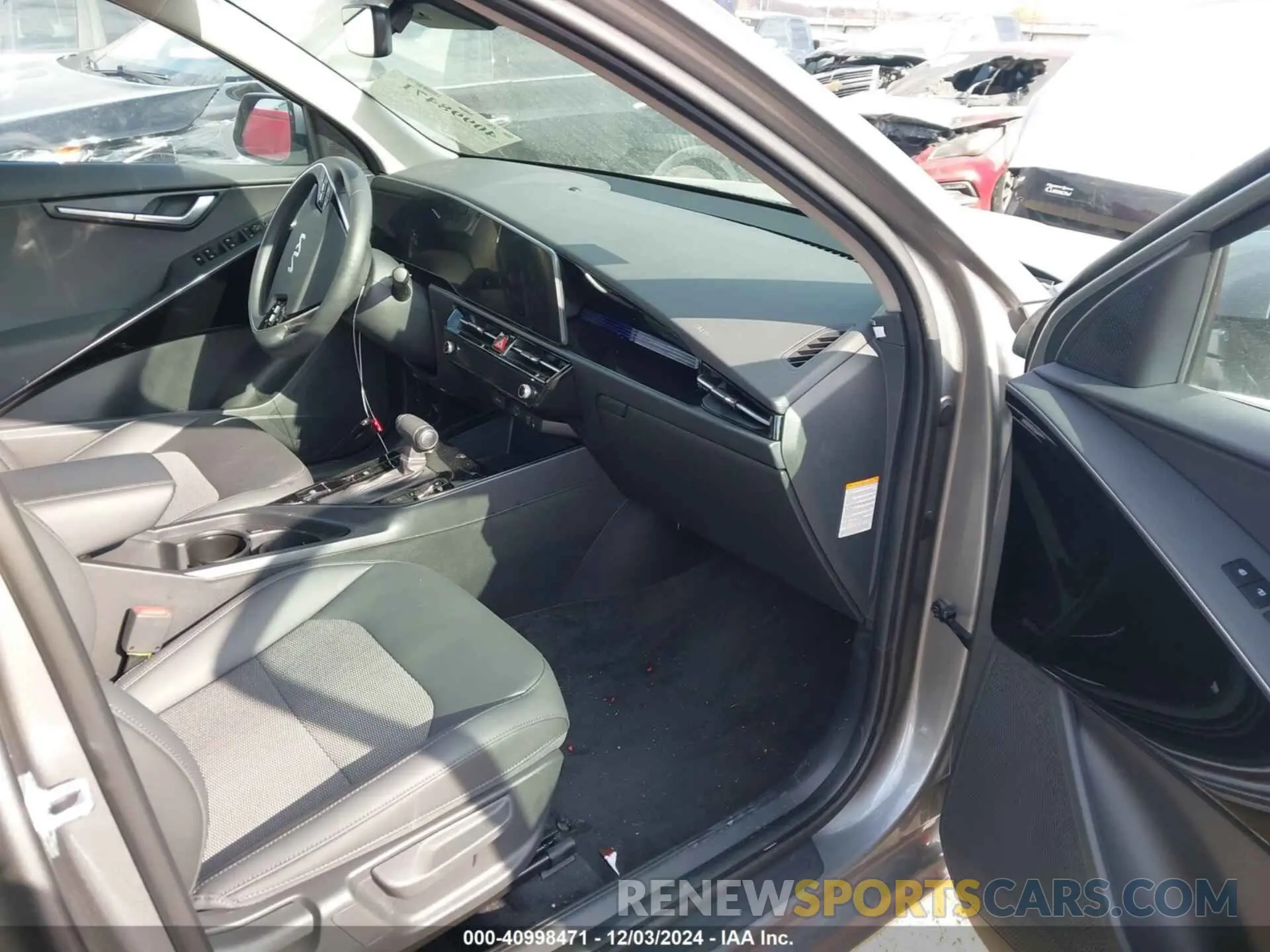 5 Photograph of a damaged car KNDCR3LE2R5173868 KIA NIRO 2024