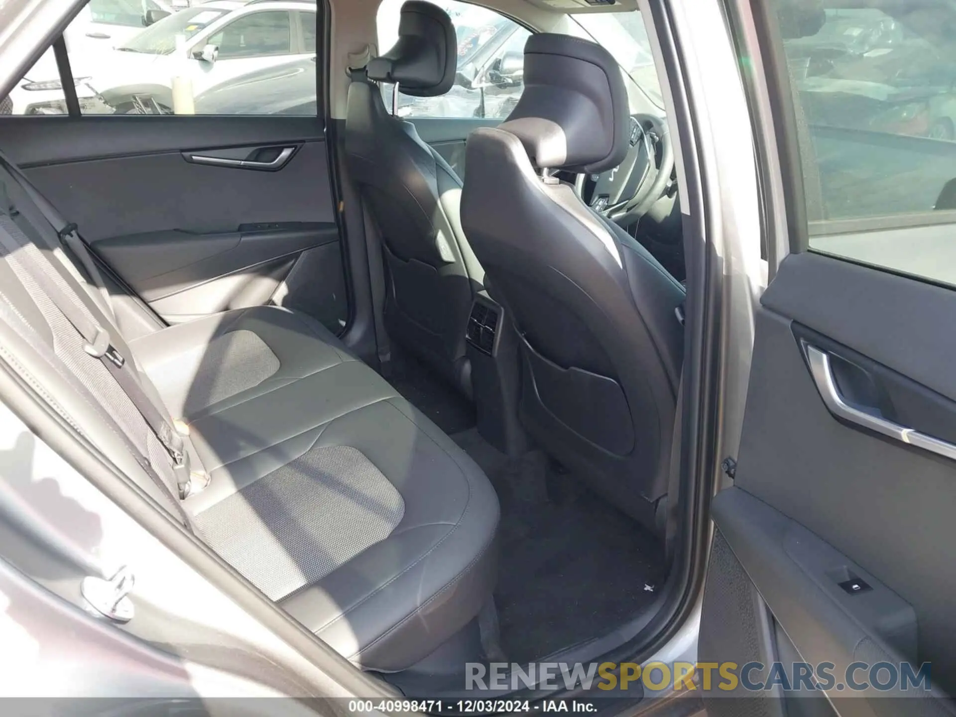 8 Photograph of a damaged car KNDCR3LE2R5173868 KIA NIRO 2024