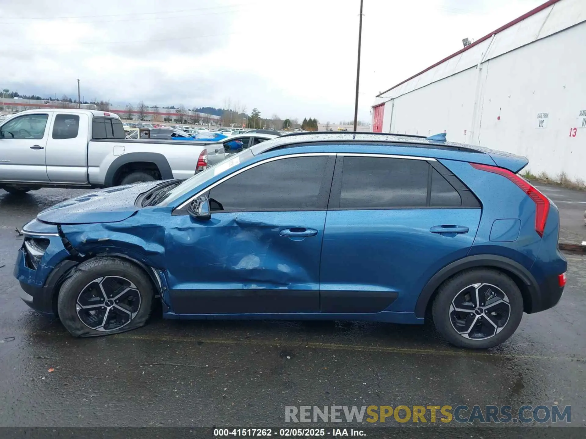 14 Photograph of a damaged car KNDCR3LE2R5189956 KIA NIRO 2024