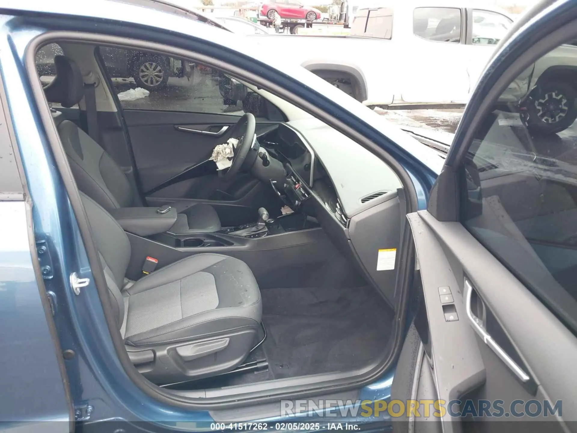 5 Photograph of a damaged car KNDCR3LE2R5189956 KIA NIRO 2024