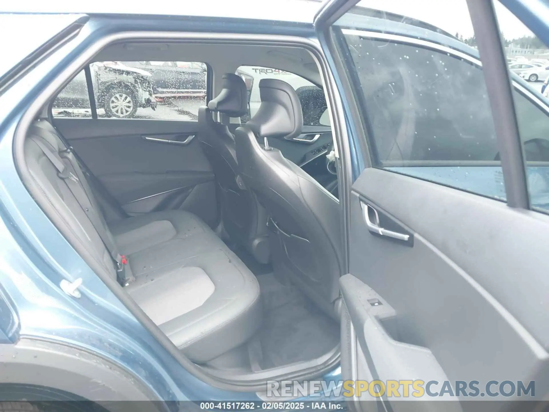 8 Photograph of a damaged car KNDCR3LE2R5189956 KIA NIRO 2024