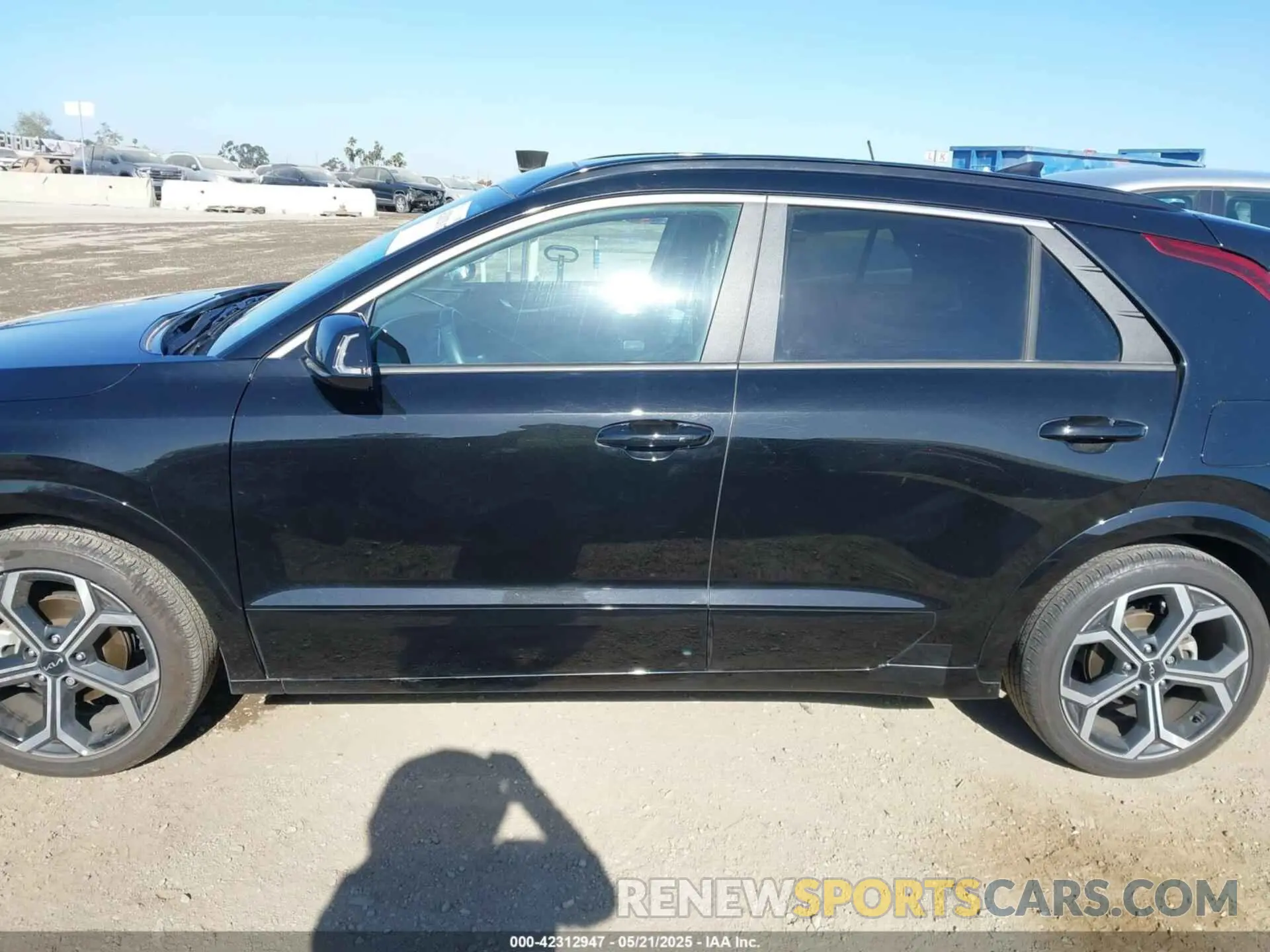 14 Photograph of a damaged car KNDCR3LE3R5152124 KIA NIRO 2024