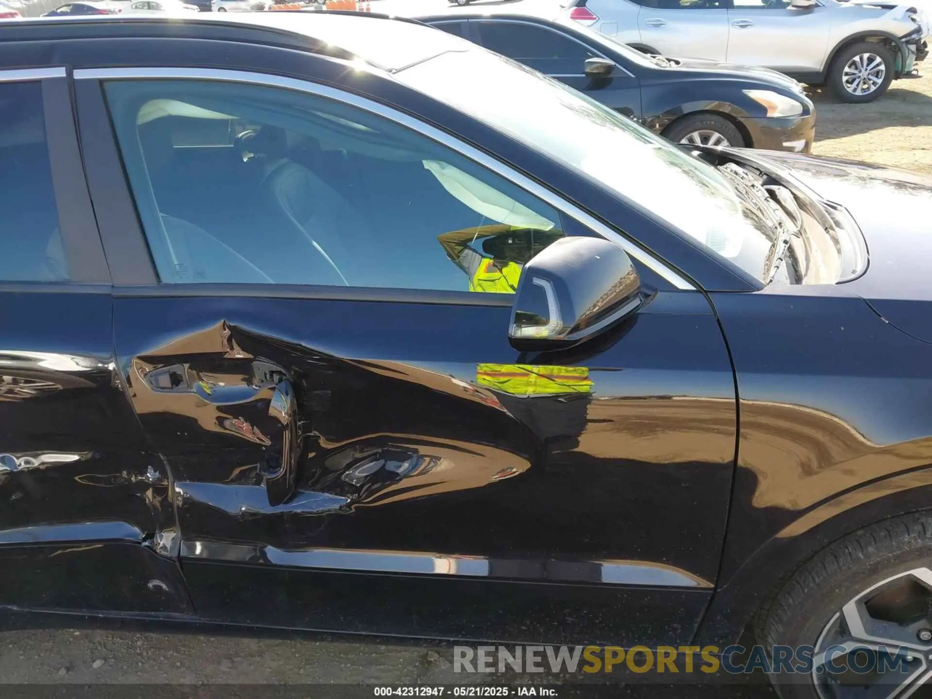17 Photograph of a damaged car KNDCR3LE3R5152124 KIA NIRO 2024