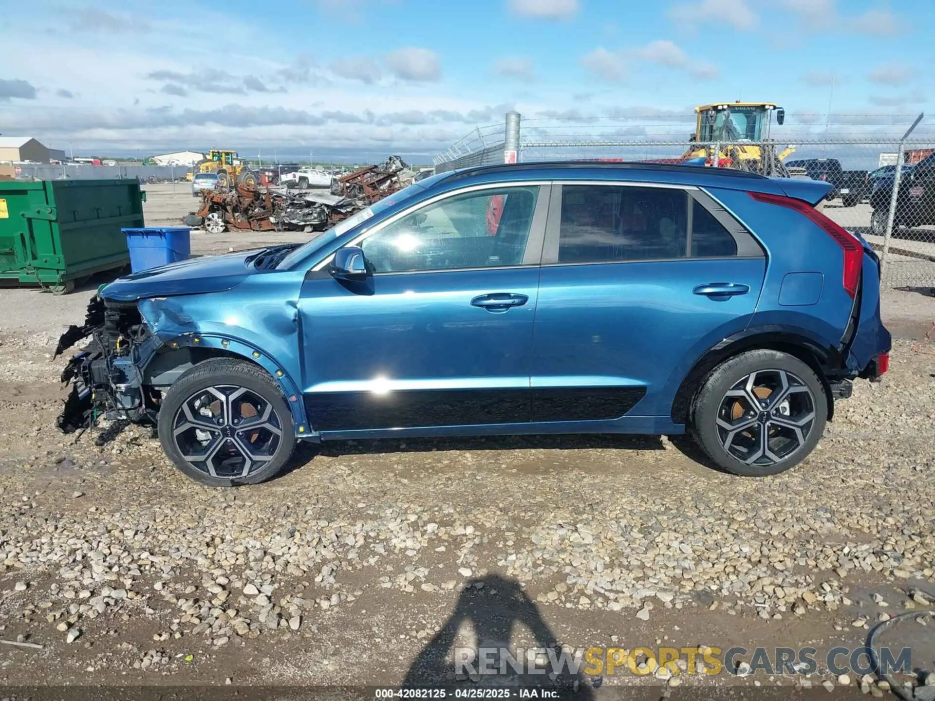 14 Photograph of a damaged car KNDCR3LE4R5144596 KIA NIRO 2024