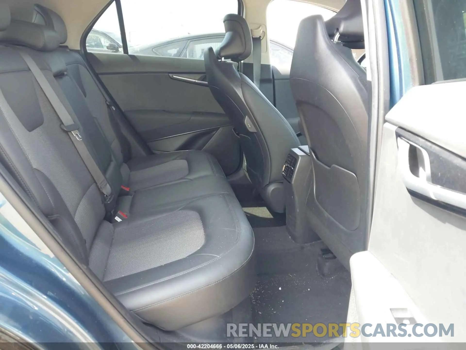 8 Photograph of a damaged car KNDCR3LE4R5149572 KIA NIRO 2024