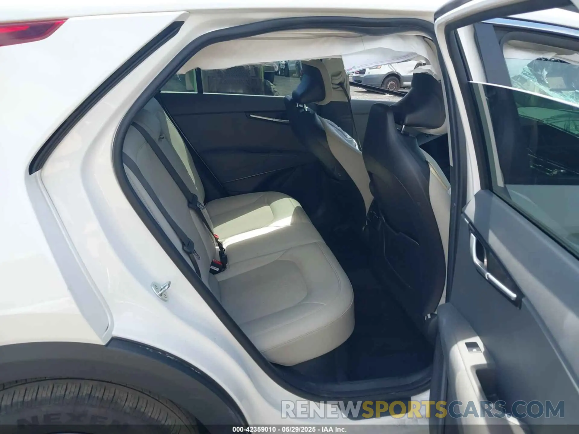 8 Photograph of a damaged car KNDCR3LE7R5187474 KIA NIRO 2024