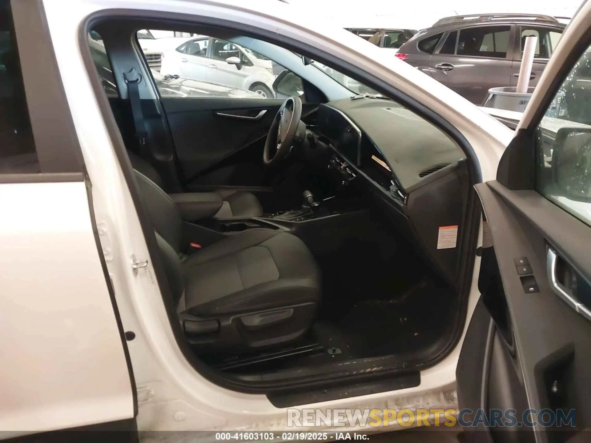 5 Photograph of a damaged car KNDCR3LE8R5127624 KIA NIRO 2024