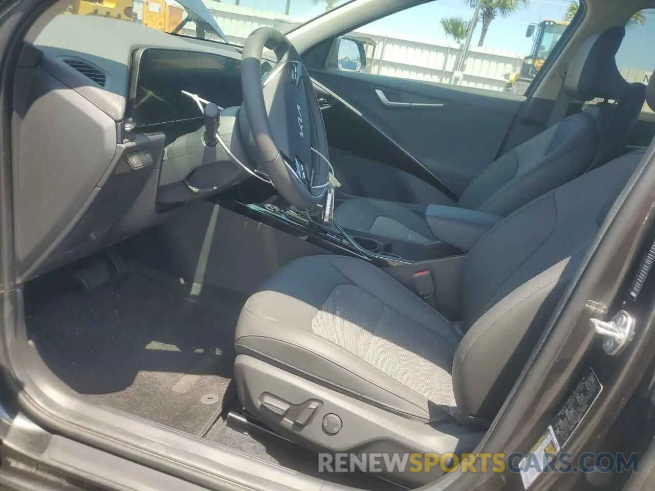 7 Photograph of a damaged car KNDCR3LE8R5179500 KIA NIRO 2024