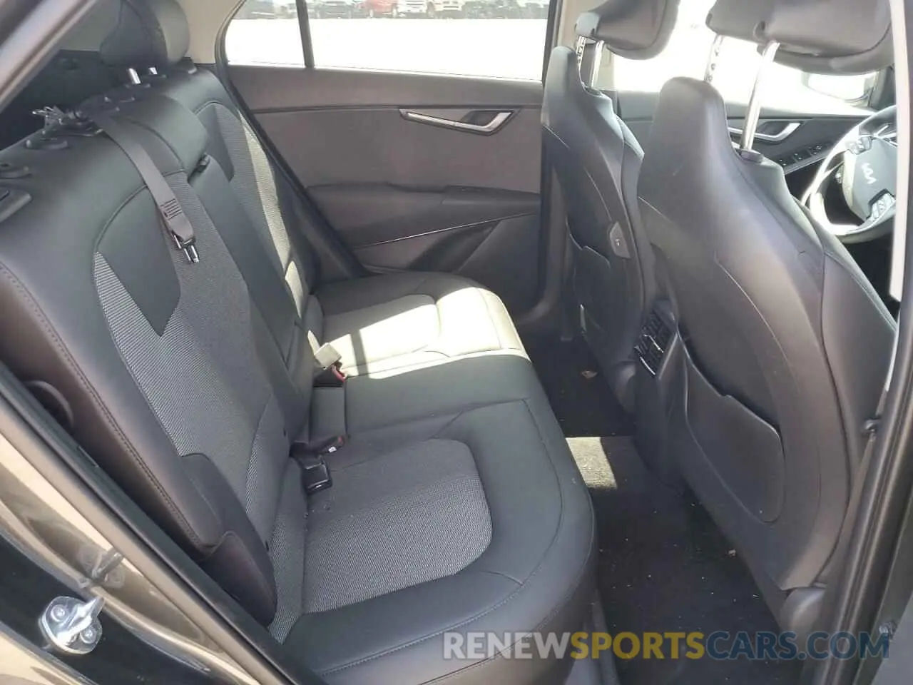 11 Photograph of a damaged car KNDCS3LF8R5138345 KIA NIRO 2024