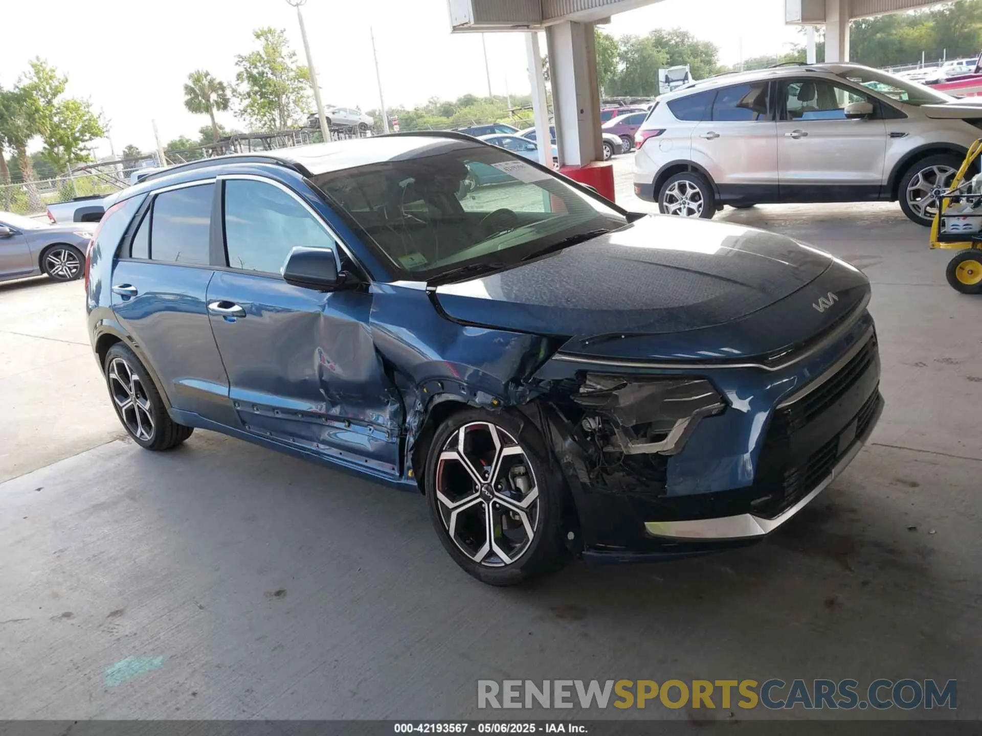 14 Photograph of a damaged car KNDCT3LE5R5124293 KIA NIRO 2024