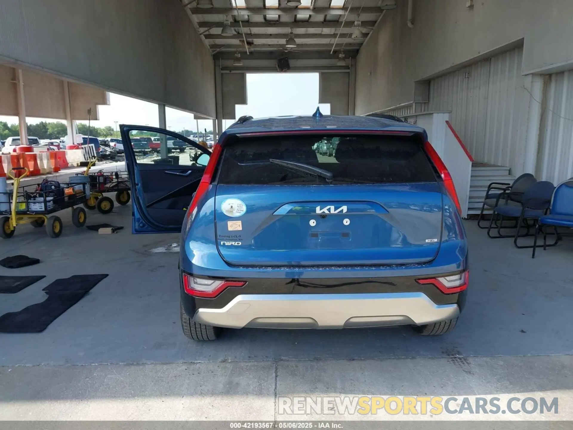 17 Photograph of a damaged car KNDCT3LE5R5124293 KIA NIRO 2024